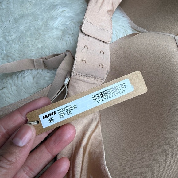 NWT Skims Wireless Form Push Up Plunge Bra Clay Tan Women Size 36DD - Picture 8 of 13